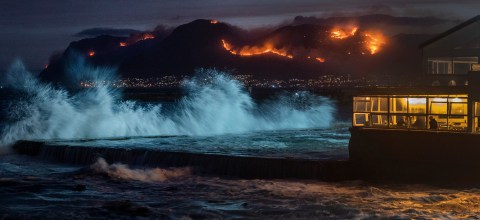 Simon’s Town firefighting efforts continue after an intense night and evacuations after midnight