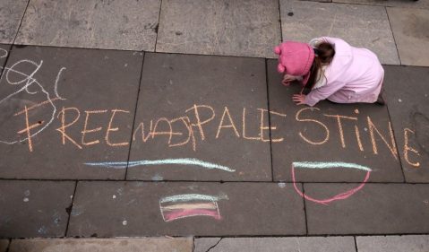 A child draws the message 'Free Palestine' during a School Strike for Gaza rally in London, Britain, 07 February 2024. The school strike has been organized by the Stop the War Coalition and the Campaign for Nuclear Disarmament to for children to not attend school in protest of the Israel-Hamas conflict in Gaza. Thousands of Israelis and Palestinians have been killed since the militant group Hamas launched an unprecedented attack on Israel from the Gaza Strip on 07 October 2023, and the Israeli strikes on the Palestinian enclave which followed it.  EPA-EFE/NEIL HALL